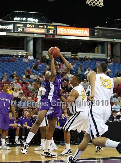 Thumbnail 2 in Sacramento vs. Bishop O'Dowd (CIF NorCal D3 Final) photogallery.