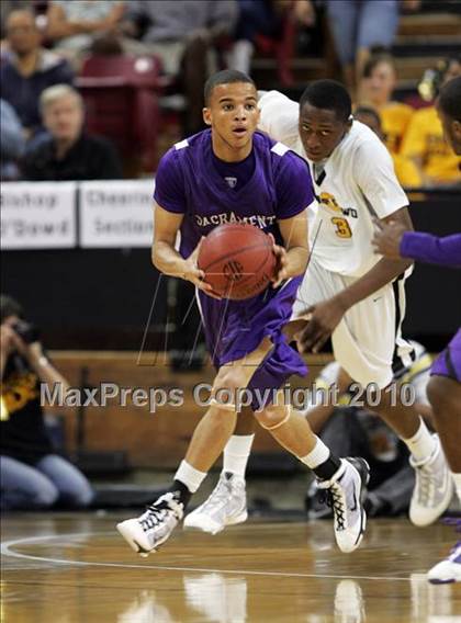 Thumbnail 1 in Sacramento vs. Bishop O'Dowd (CIF NorCal D3 Final) photogallery.
