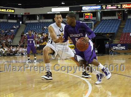 Thumbnail 3 in Sacramento vs. Bishop O'Dowd (CIF NorCal D3 Final) photogallery.