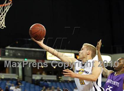 Thumbnail 2 in Sacramento vs. Bishop O'Dowd (CIF NorCal D3 Final) photogallery.