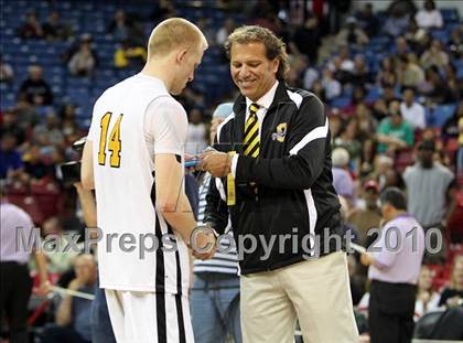Thumbnail 2 in Sacramento vs. Bishop O'Dowd (CIF NorCal D3 Final) photogallery.