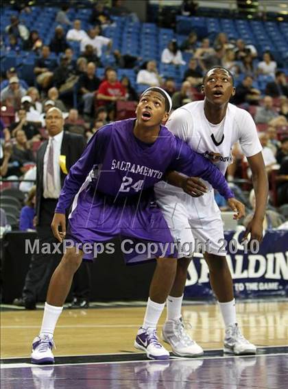Thumbnail 2 in Sacramento vs. Bishop O'Dowd (CIF NorCal D3 Final) photogallery.