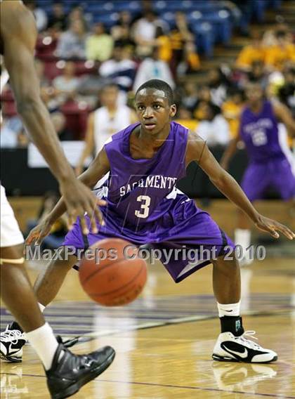 Thumbnail 1 in Sacramento vs. Bishop O'Dowd (CIF NorCal D3 Final) photogallery.