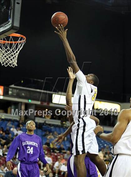 Thumbnail 2 in Sacramento vs. Bishop O'Dowd (CIF NorCal D3 Final) photogallery.