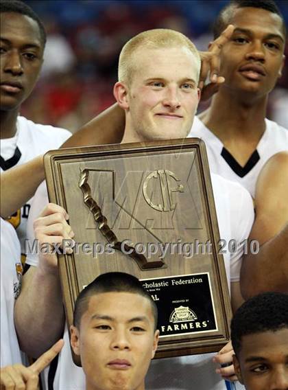 Thumbnail 1 in Sacramento vs. Bishop O'Dowd (CIF NorCal D3 Final) photogallery.