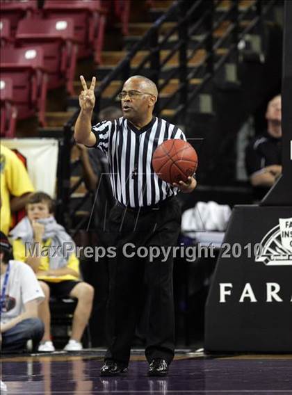 Thumbnail 1 in Sacramento vs. Bishop O'Dowd (CIF NorCal D3 Final) photogallery.