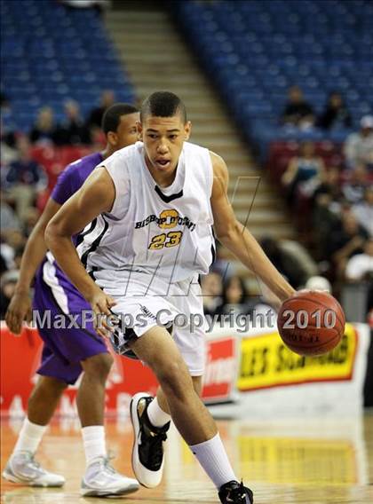 Thumbnail 3 in Sacramento vs. Bishop O'Dowd (CIF NorCal D3 Final) photogallery.