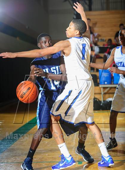 Thumbnail 2 in Alief Elsik @ Dekaney (McDonald's Texas Invitational) photogallery.