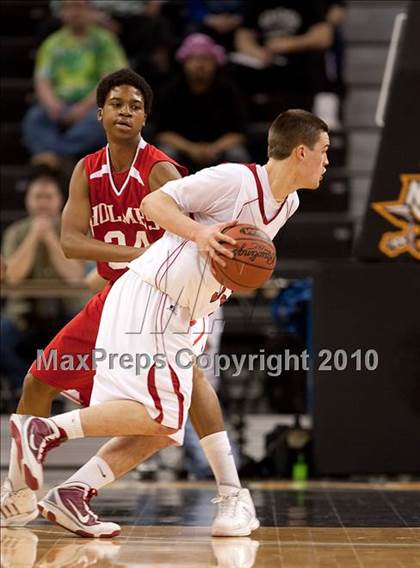 Thumbnail 3 in Holmes vs Newport (KHSAA Ninth Region Final) photogallery.