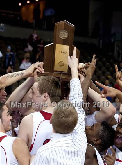 Thumbnail 2 in Holmes vs Newport (KHSAA Ninth Region Final) photogallery.