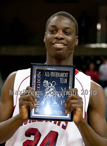 Thumbnail 1 in Holmes vs Newport (KHSAA Ninth Region Final) photogallery.