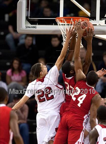 Thumbnail 1 in Holmes vs Newport (KHSAA Ninth Region Final) photogallery.