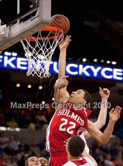 Thumbnail 3 in Holmes vs Newport (KHSAA Ninth Region Final) photogallery.