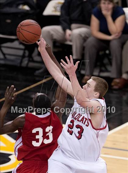 Thumbnail 1 in Holmes vs Newport (KHSAA Ninth Region Final) photogallery.
