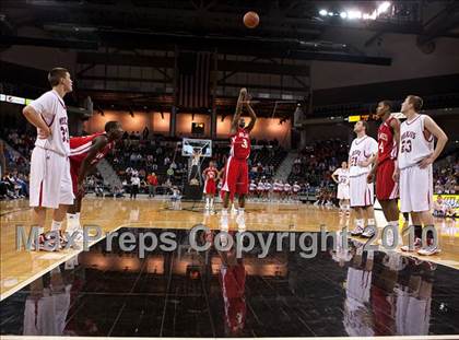 Thumbnail 2 in Holmes vs Newport (KHSAA Ninth Region Final) photogallery.