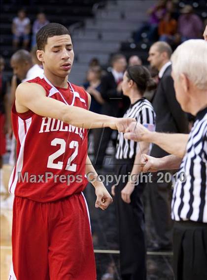 Thumbnail 1 in Holmes vs Newport (KHSAA Ninth Region Final) photogallery.