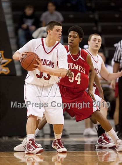 Thumbnail 1 in Holmes vs Newport (KHSAA Ninth Region Final) photogallery.
