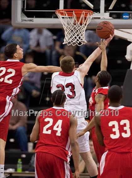 Thumbnail 1 in Holmes vs Newport (KHSAA Ninth Region Final) photogallery.