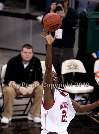 Thumbnail 3 in Holmes vs Newport (KHSAA Ninth Region Final) photogallery.