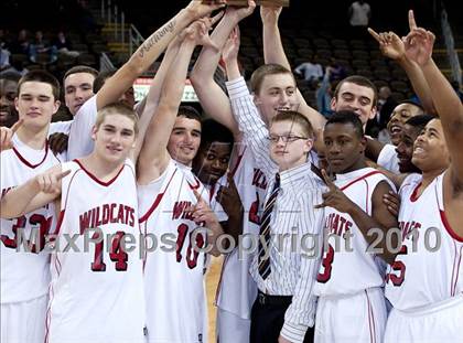 Thumbnail 1 in Holmes vs Newport (KHSAA Ninth Region Final) photogallery.