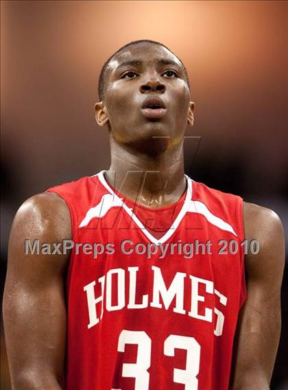 Thumbnail 3 in Holmes vs Newport (KHSAA Ninth Region Final) photogallery.