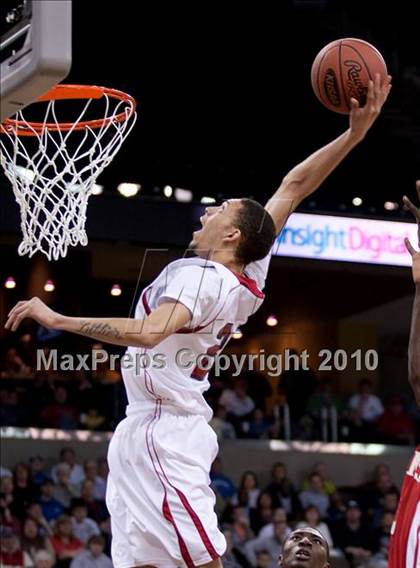 Thumbnail 3 in Holmes vs Newport (KHSAA Ninth Region Final) photogallery.