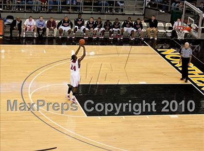 Thumbnail 2 in Holmes vs Newport (KHSAA Ninth Region Final) photogallery.