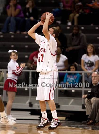 Thumbnail 3 in Holmes vs Newport (KHSAA Ninth Region Final) photogallery.