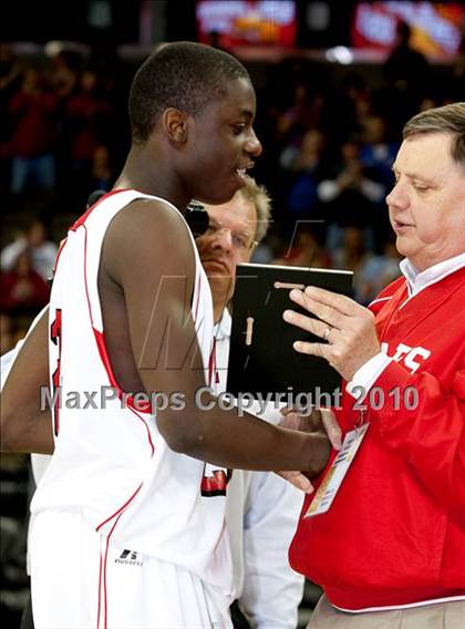 Thumbnail 3 in Holmes vs Newport (KHSAA Ninth Region Final) photogallery.