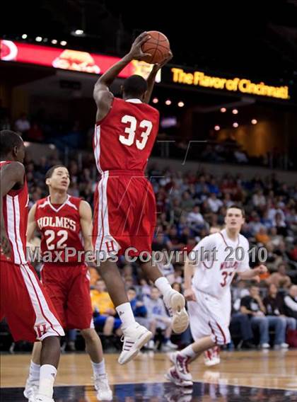 Thumbnail 1 in Holmes vs Newport (KHSAA Ninth Region Final) photogallery.