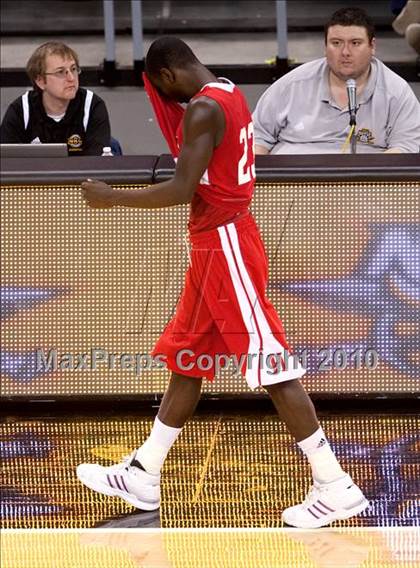 Thumbnail 3 in Holmes vs Newport (KHSAA Ninth Region Final) photogallery.