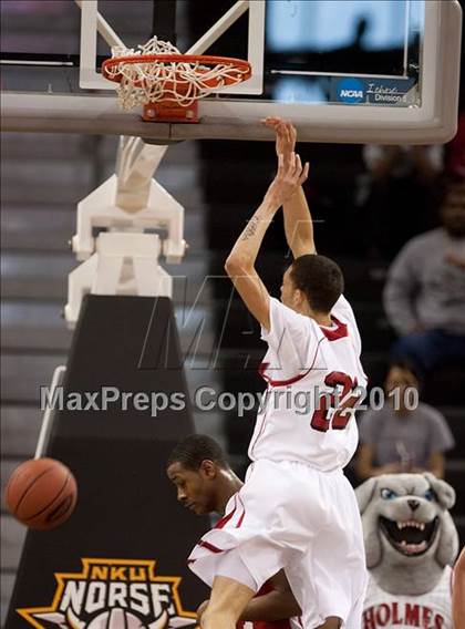 Thumbnail 2 in Holmes vs Newport (KHSAA Ninth Region Final) photogallery.