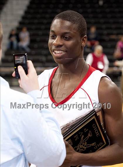 Thumbnail 2 in Holmes vs Newport (KHSAA Ninth Region Final) photogallery.