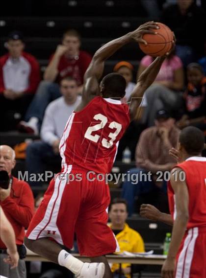 Thumbnail 1 in Holmes vs Newport (KHSAA Ninth Region Final) photogallery.