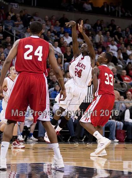 Thumbnail 2 in Holmes vs Newport (KHSAA Ninth Region Final) photogallery.