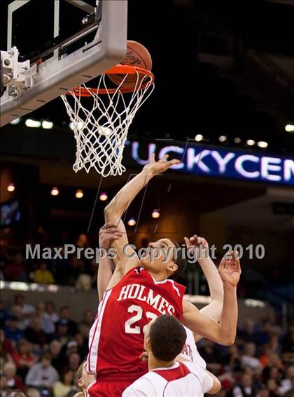 Thumbnail 1 in Holmes vs Newport (KHSAA Ninth Region Final) photogallery.