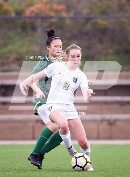 Thumbnail 2 in Sacred Heart Cathedral Preparatory vs Archbishop Mitty photogallery.