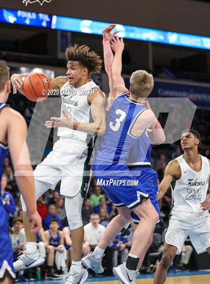 Thumbnail 2 in Liberty vs. Staley (MSHSAA Class 5 Sectional) photogallery.
