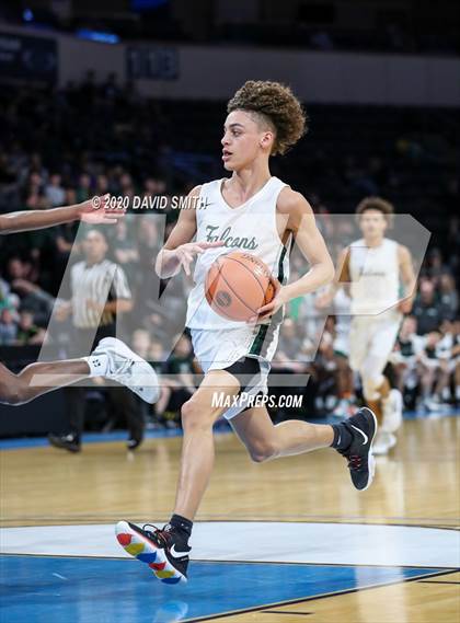 Thumbnail 1 in Liberty vs. Staley (MSHSAA Class 5 Sectional) photogallery.