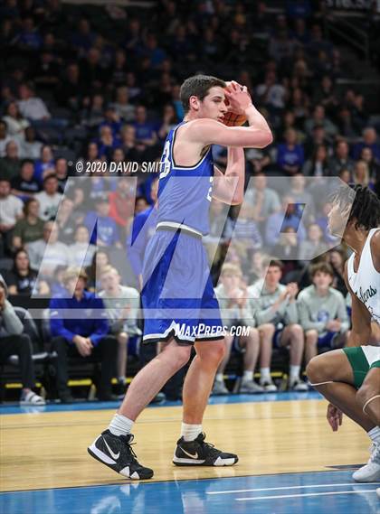 Thumbnail 3 in Liberty vs. Staley (MSHSAA Class 5 Sectional) photogallery.