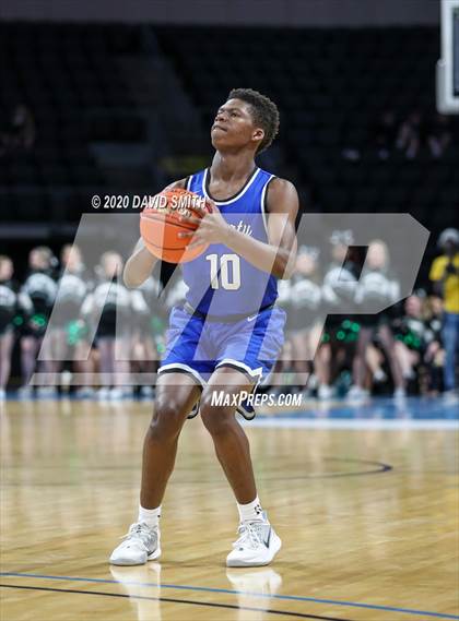 Thumbnail 2 in Liberty vs. Staley (MSHSAA Class 5 Sectional) photogallery.