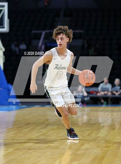 Thumbnail 2 in Liberty vs. Staley (MSHSAA Class 5 Sectional) photogallery.