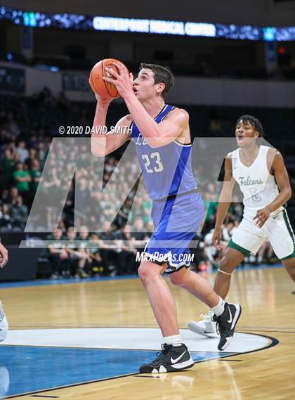 Thumbnail 2 in Liberty vs. Staley (MSHSAA Class 5 Sectional) photogallery.