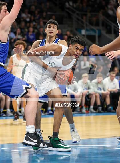 Thumbnail 1 in Liberty vs. Staley (MSHSAA Class 5 Sectional) photogallery.