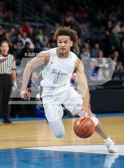 Thumbnail 2 in Liberty vs. Staley (MSHSAA Class 5 Sectional) photogallery.