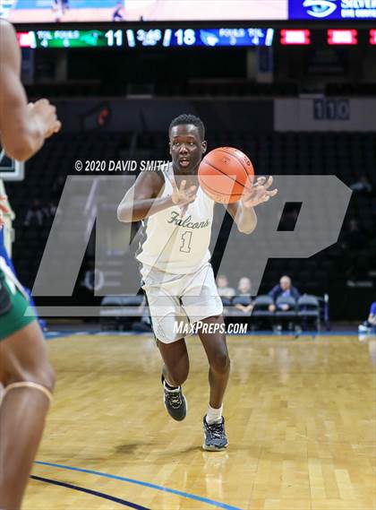 Thumbnail 2 in Liberty vs. Staley (MSHSAA Class 5 Sectional) photogallery.
