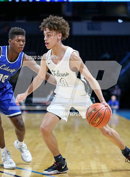 Thumbnail 2 in Liberty vs. Staley (MSHSAA Class 5 Sectional) photogallery.
