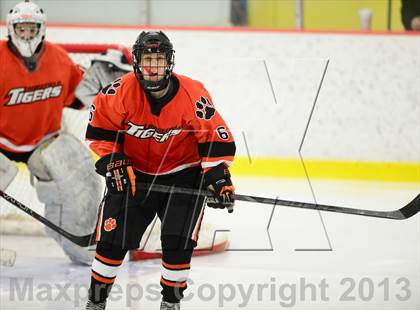 Thumbnail 3 in Ridgefield vs. St. Joseph (FCIAC Final) photogallery.