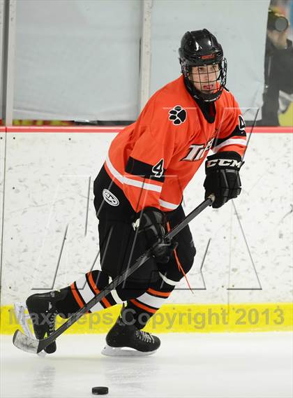 Thumbnail 2 in Ridgefield vs. St. Joseph (FCIAC Final) photogallery.
