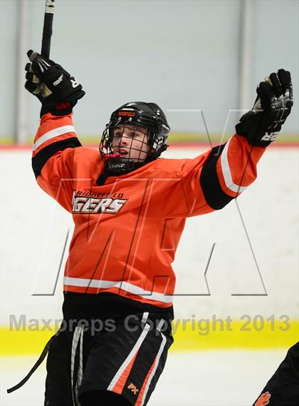 Thumbnail 2 in Ridgefield vs. St. Joseph (FCIAC Final) photogallery.